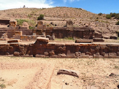 アカパナ・ピラミッド（Pirámide de Akapana）復元されていない遺跡の建造物